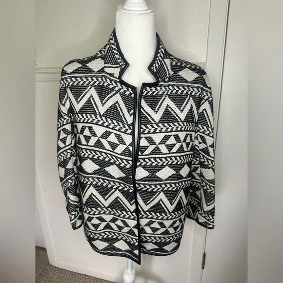 Zara Black and White Geometric Cape size XS - Picture 3 of 11